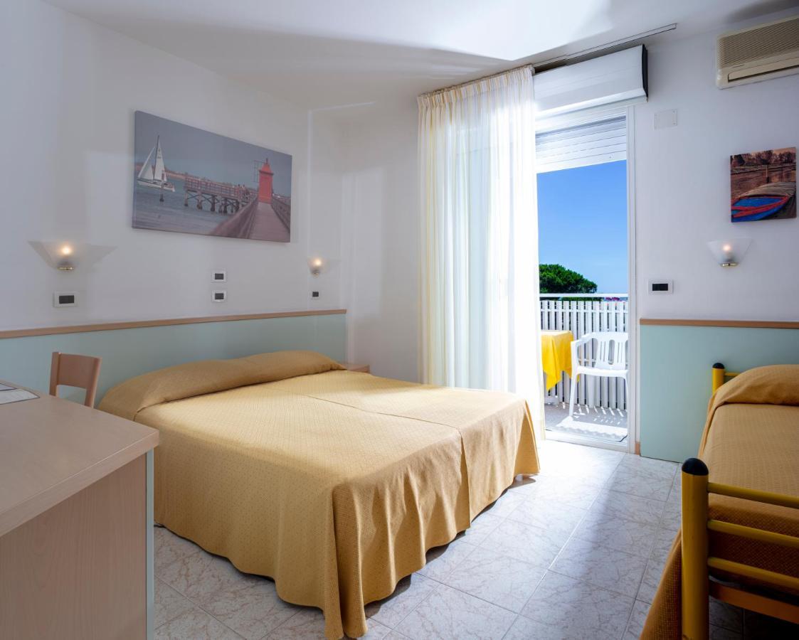 Hotel Pelikan Lignano Sabbiadoro Exteriör bild