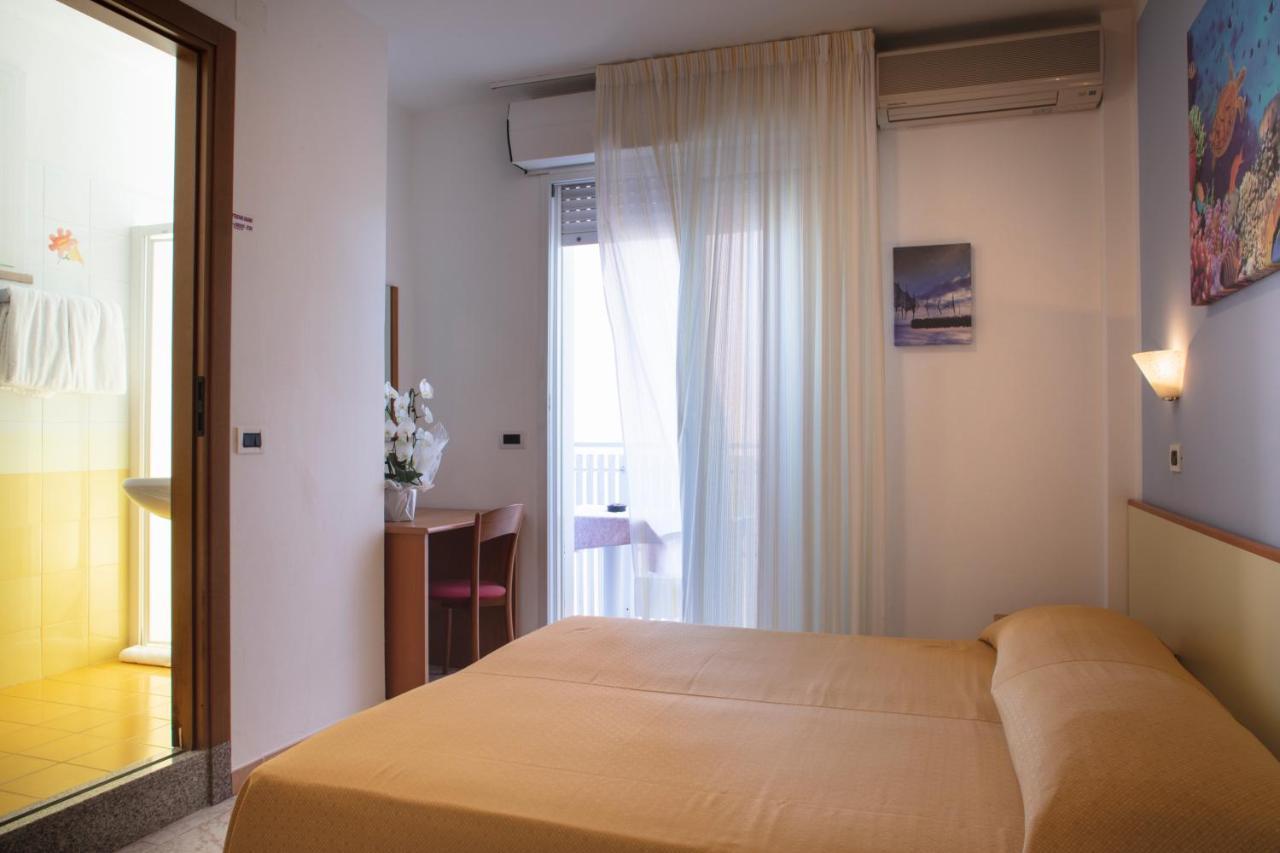 Hotel Pelikan Lignano Sabbiadoro Exteriör bild