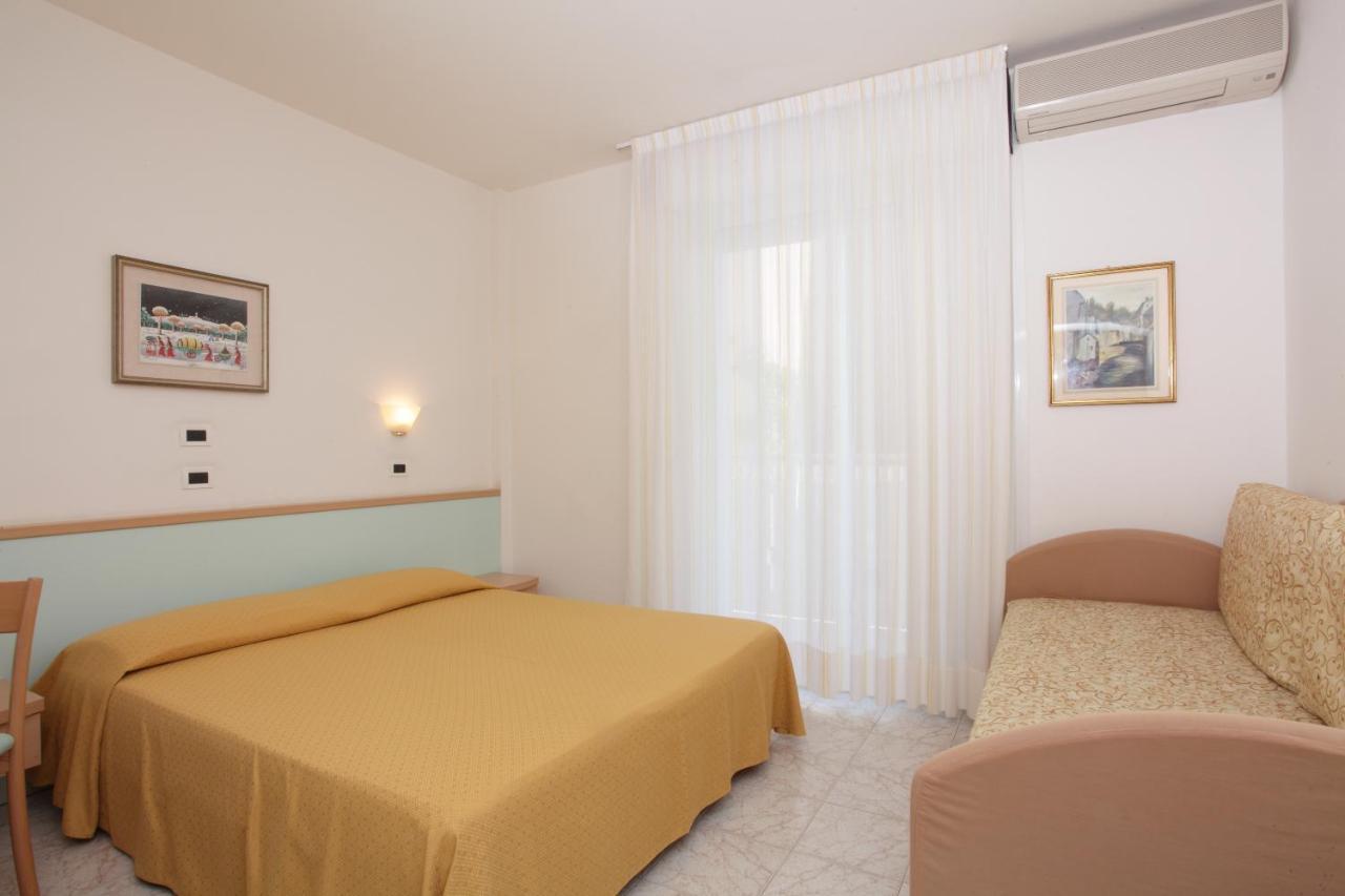 Hotel Pelikan Lignano Sabbiadoro Exteriör bild