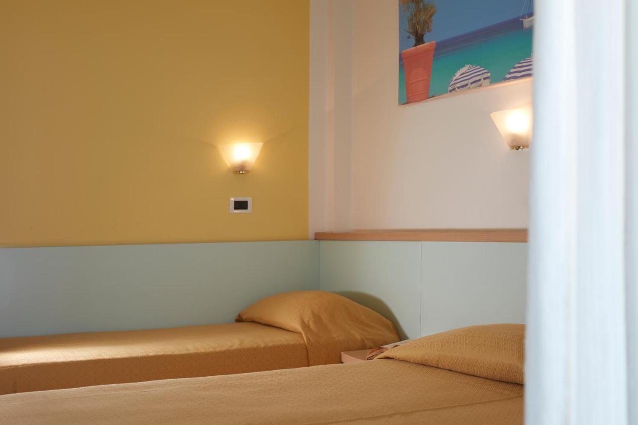Hotel Pelikan Lignano Sabbiadoro Exteriör bild