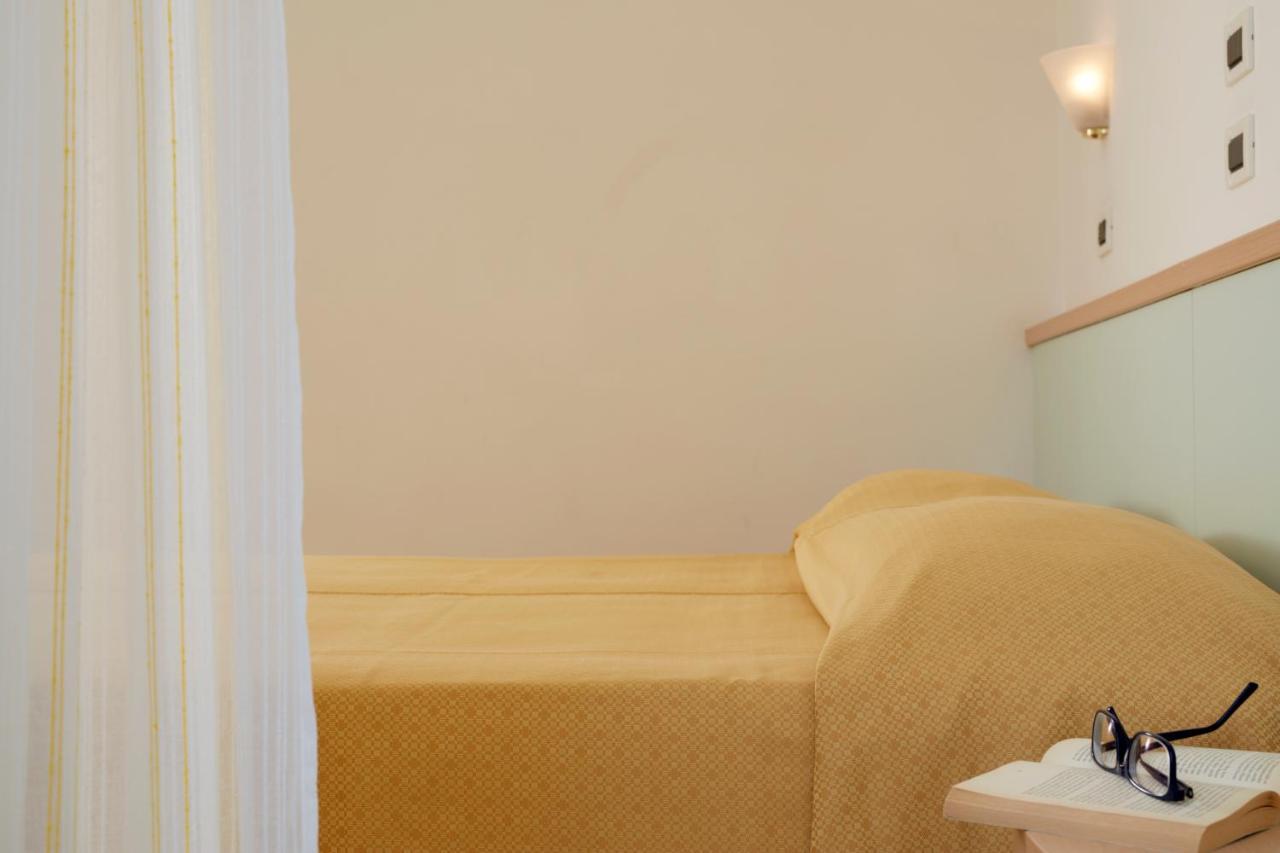 Hotel Pelikan Lignano Sabbiadoro Exteriör bild
