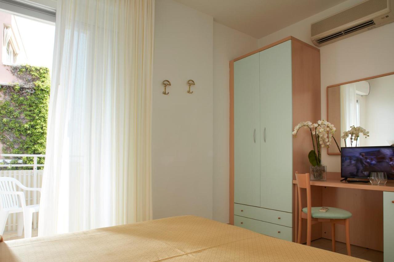 Hotel Pelikan Lignano Sabbiadoro Exteriör bild