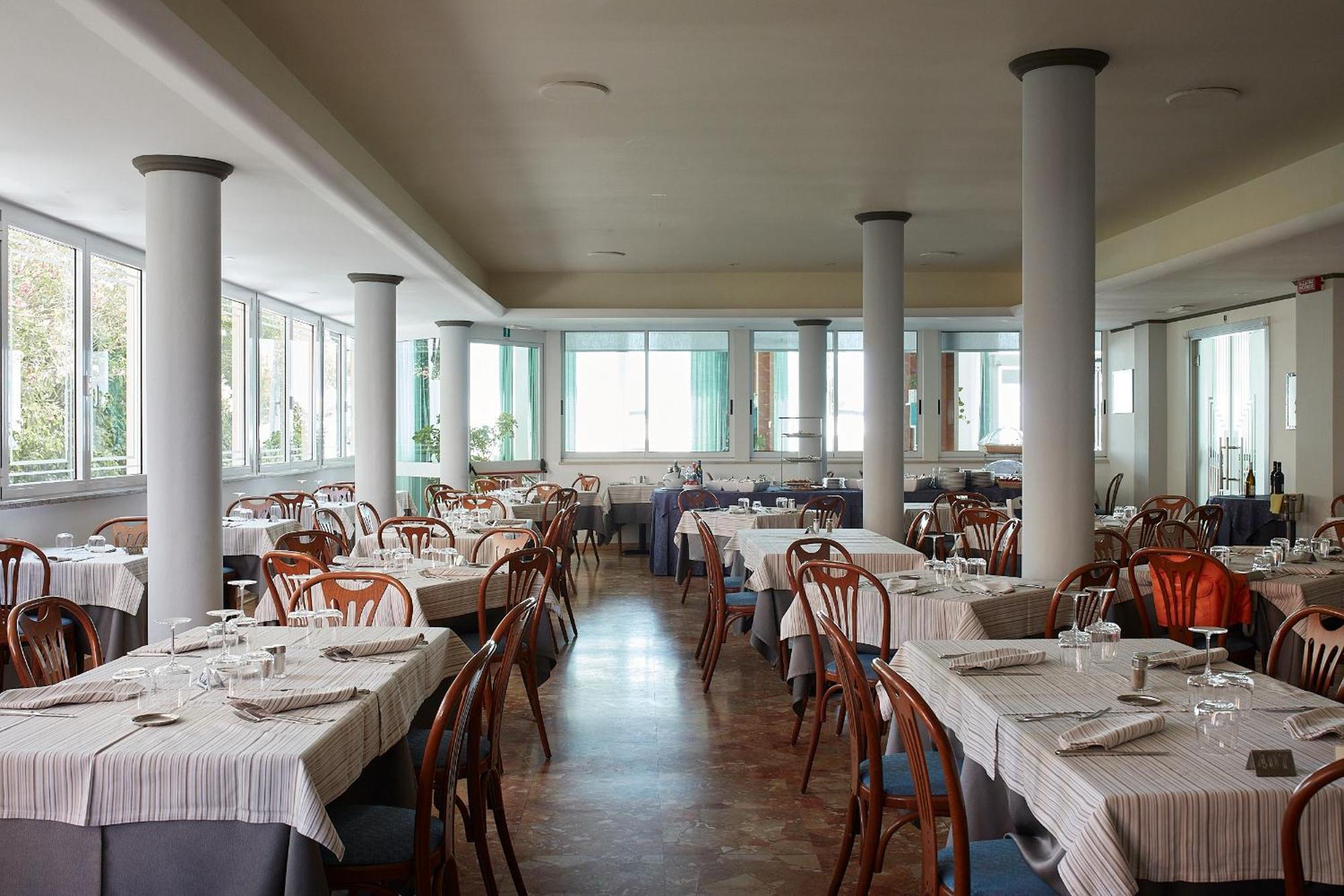 Hotel Pelikan Lignano Sabbiadoro Exteriör bild