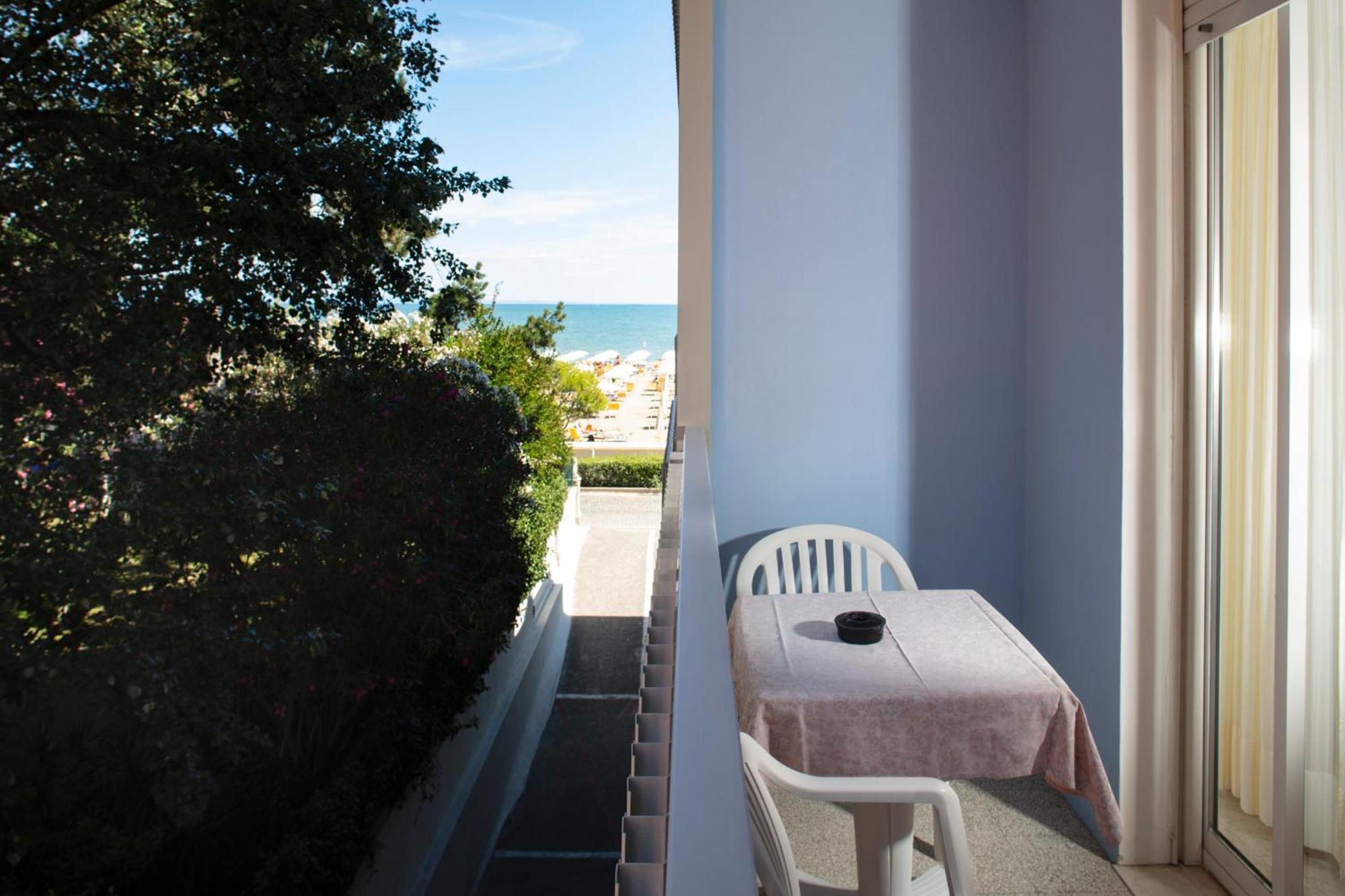 Hotel Pelikan Lignano Sabbiadoro Exteriör bild
