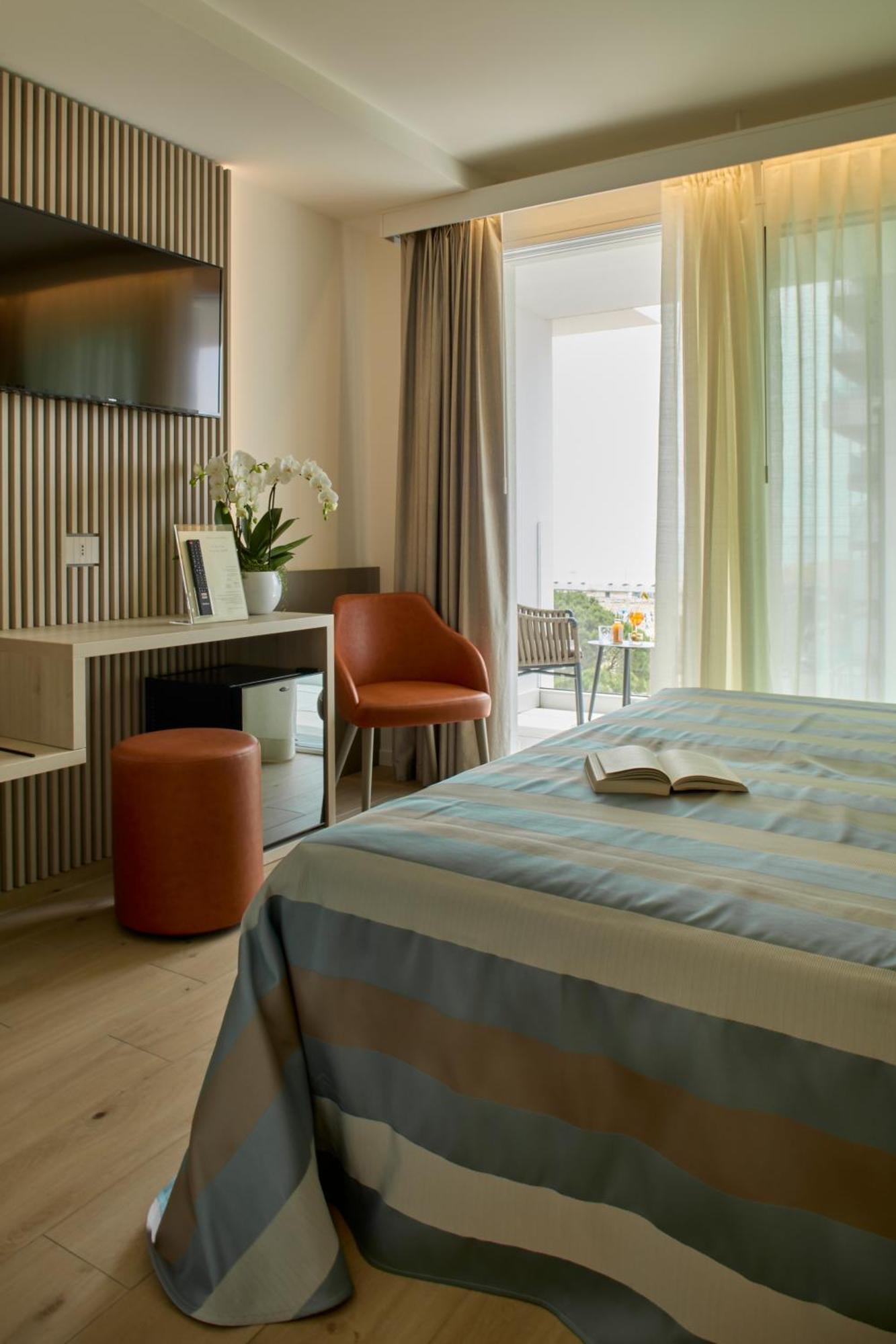 Hotel Pelikan Lignano Sabbiadoro Exteriör bild